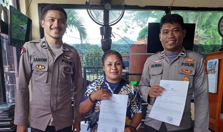 Sulistiawati Rumbekwan Anggota Dprd Yapen Datangi Spkt Polres Yapen