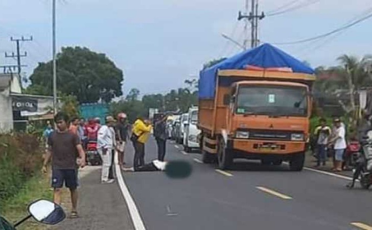 Laka Lantas Menewaskan Ibu Rumah Tangga Terjadi di Jalan Lintas Pugung.