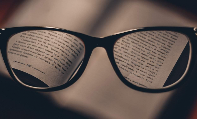 Cara Memilih Kacamata Anti Radiasi Yang Tepat Panduan Lengkap Untuk Melindungi Mata Di Era Digital