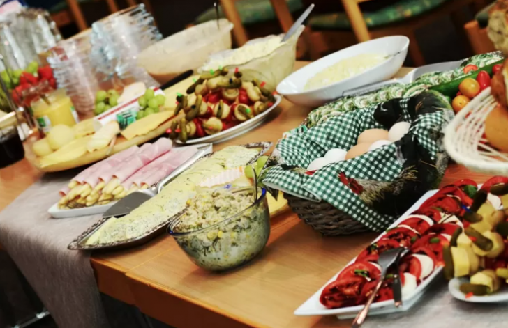 Cara Menata Meja Makan Untuk Acara Jamuan Resmi Panduan Lengkap Untuk Kesan Tak Terlupakan