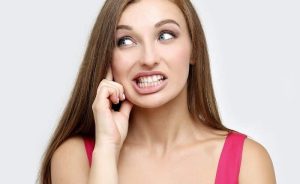 Cara Menghilangkan Kebiasaan Menggeretakkan Gigi (Bruxism) Secara Natural: Panduan Lengkap untuk Kesehatan Gigi dan Rahang